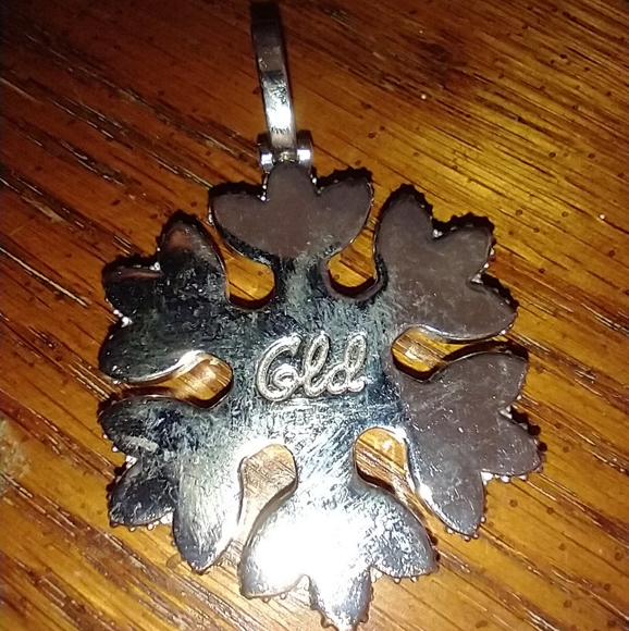 GLD Shop snowflake pendant - Picture 3 of 3